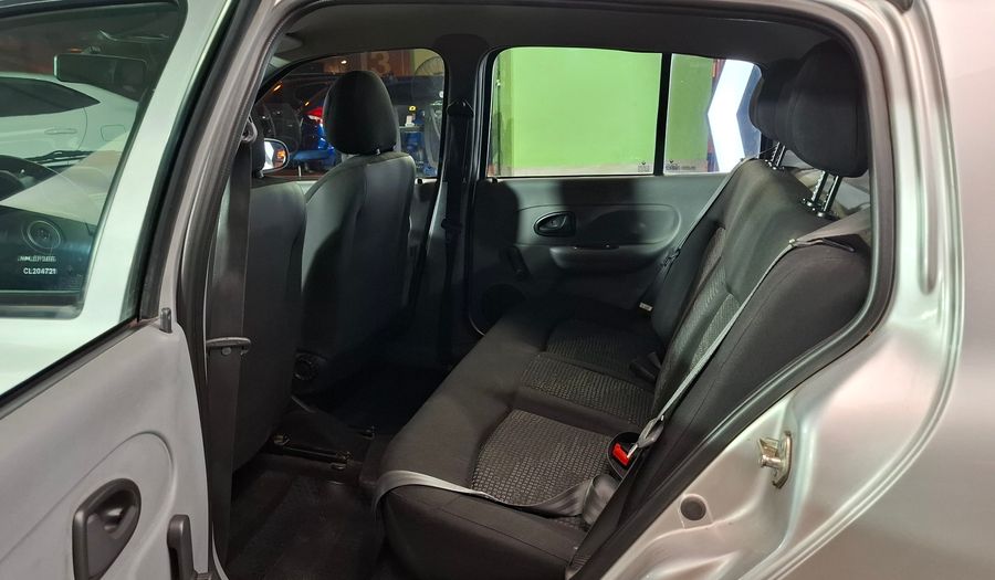 Renault Clio 1.1 PACK Hatchback 2012