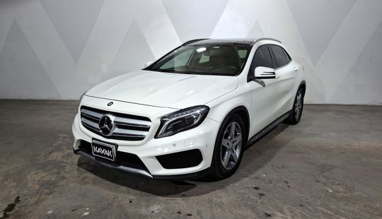 Mercedes Benz • Clase GLA
