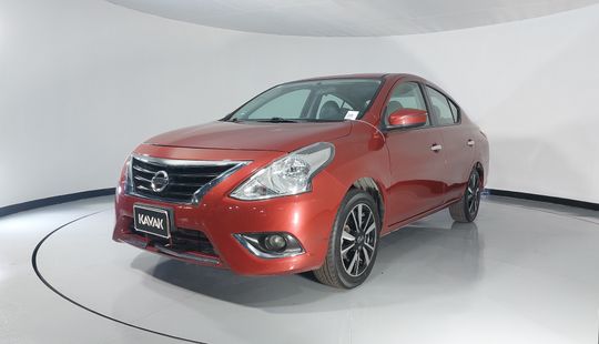 Nissan • Versa