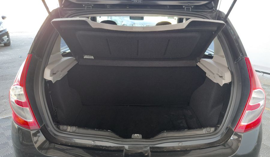 Renault Sandero 1.6 8V PACK Hatchback 2011