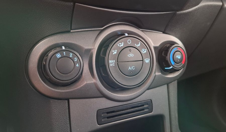 Ford Fiesta Kinetic Design 1.6 S PLUS Hatchback 2016