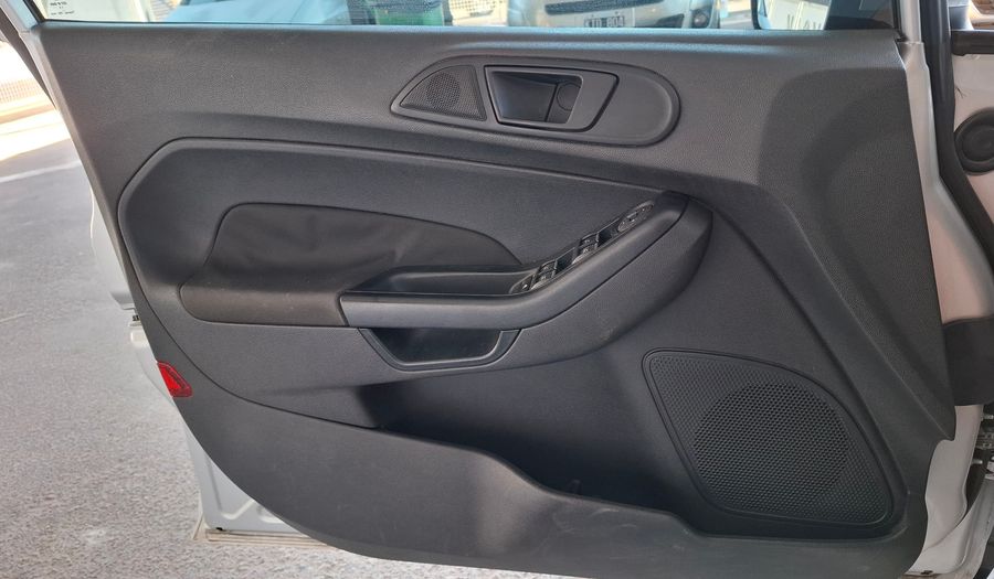 Ford Fiesta Kinetic Design 1.6 S PLUS Hatchback 2016