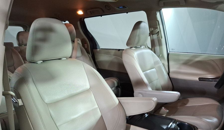 Toyota Sienna 3.5 XLE PIEL AUTO Minivan 2020