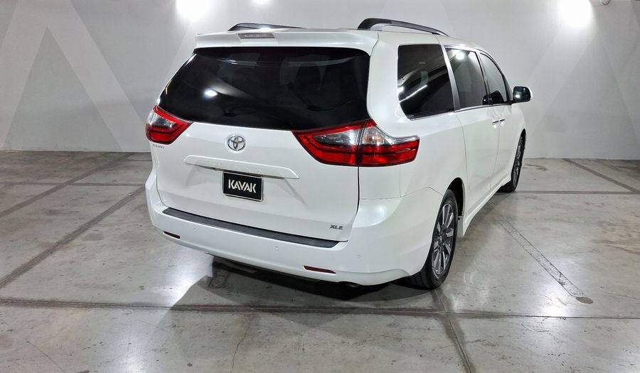 Toyota Sienna 3.5 XLE PIEL AUTO Minivan 2020