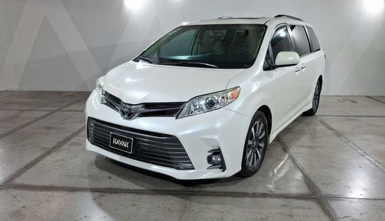 Toyota • Sienna