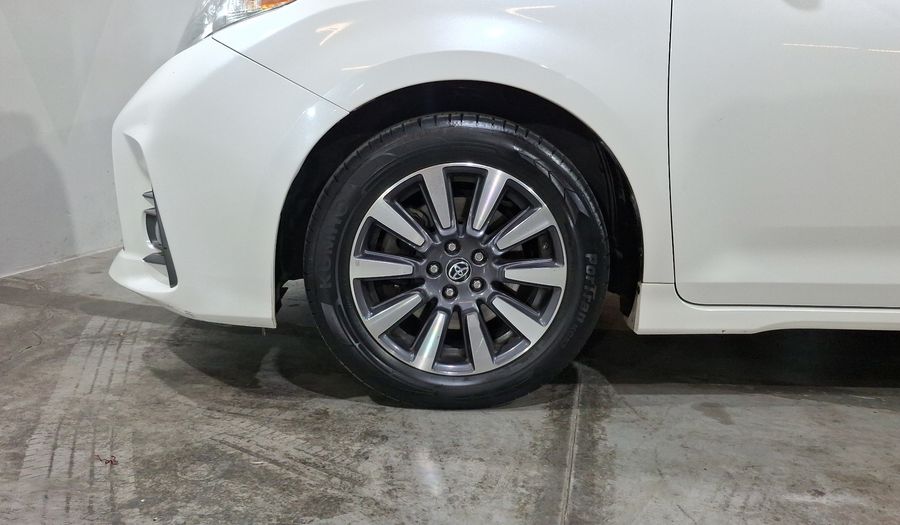 Toyota Sienna 3.5 XLE PIEL AUTO Minivan 2020