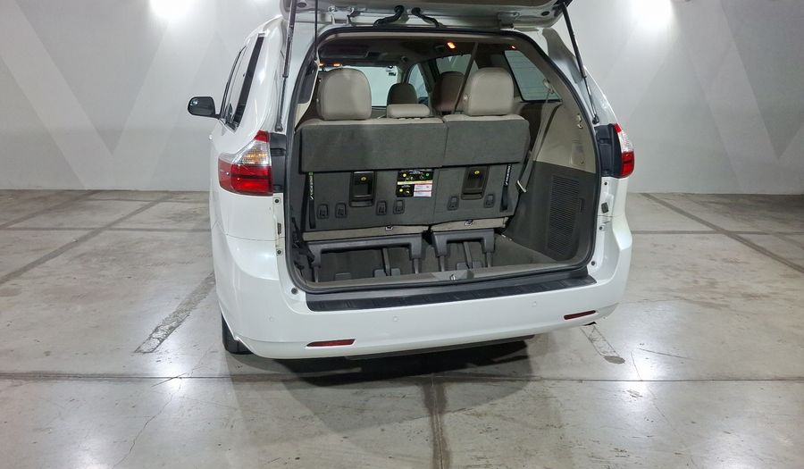 Toyota Sienna 3.5 XLE PIEL AUTO Minivan 2020