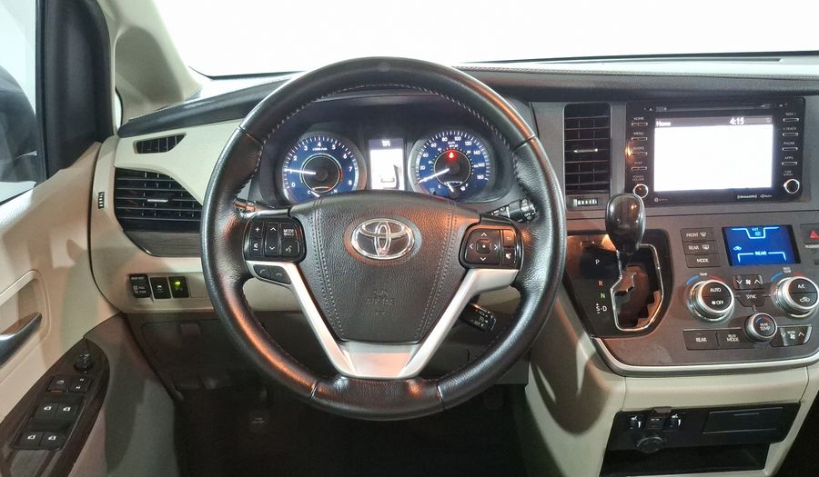 Toyota Sienna 3.5 XLE PIEL AUTO Minivan 2020