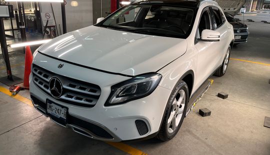 Mercedes Benz • Clase GLA