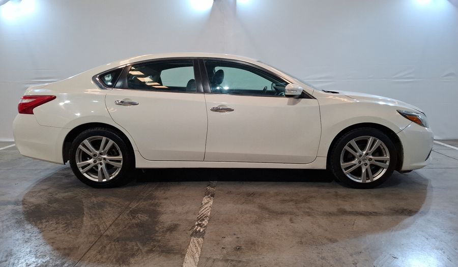 Nissan Altima 2.5 ADVANCE NAVI CVT Sedan 2017