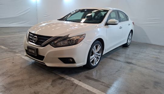 Nissan • Altima