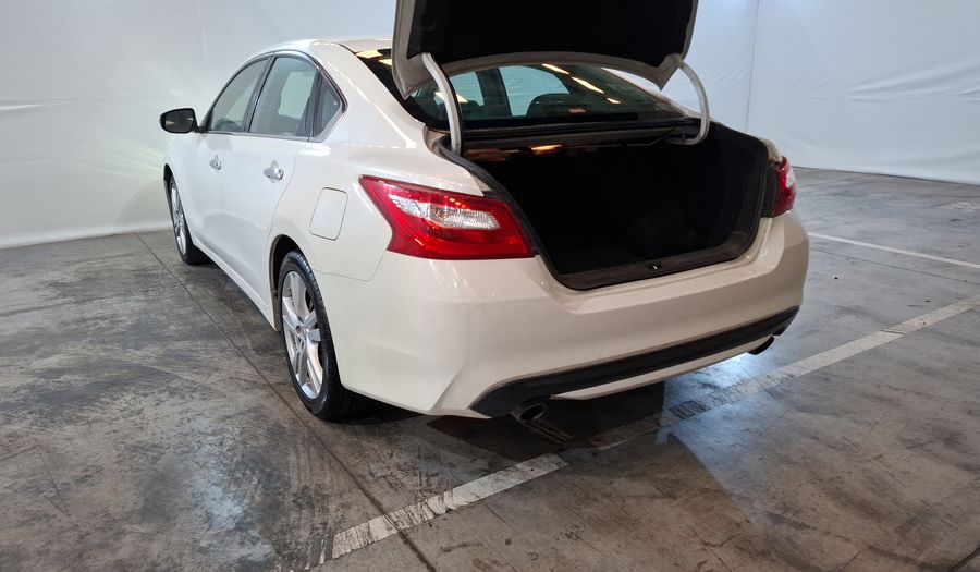 Nissan Altima 2.5 ADVANCE NAVI CVT Sedan 2017