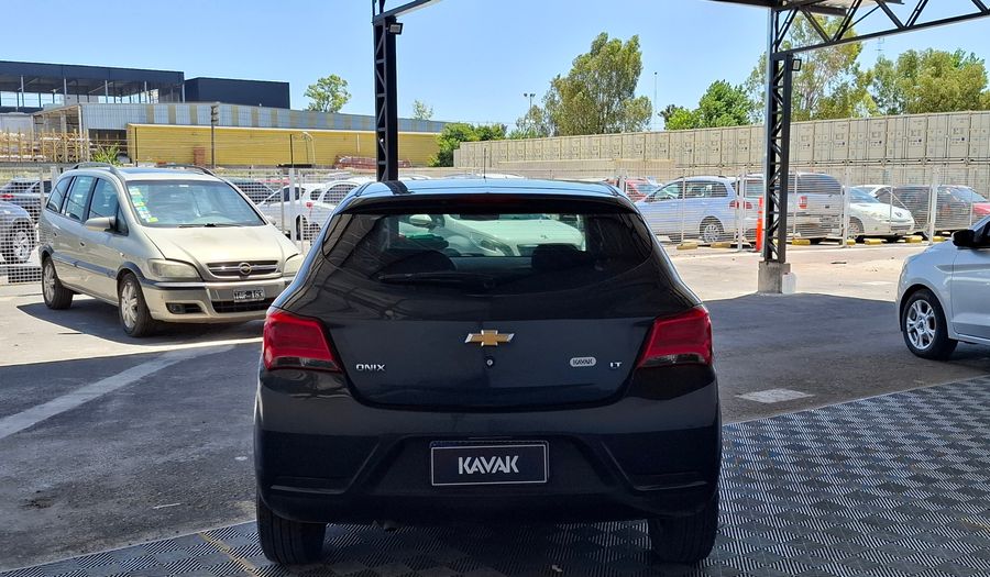 Chevrolet Onix 1.4 LT Hatchback 2017