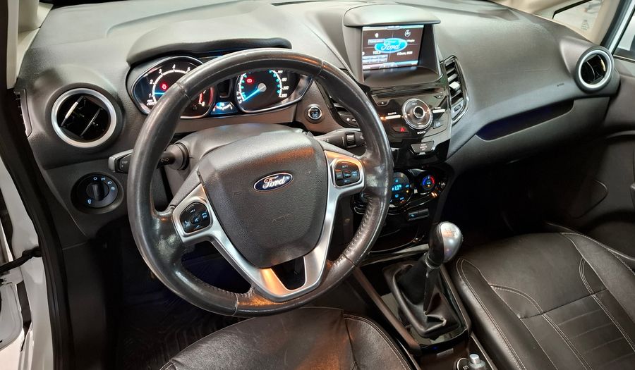 Ford Fiesta Kinetic Design 1.6 16V TITANIUM Hatchback 2014