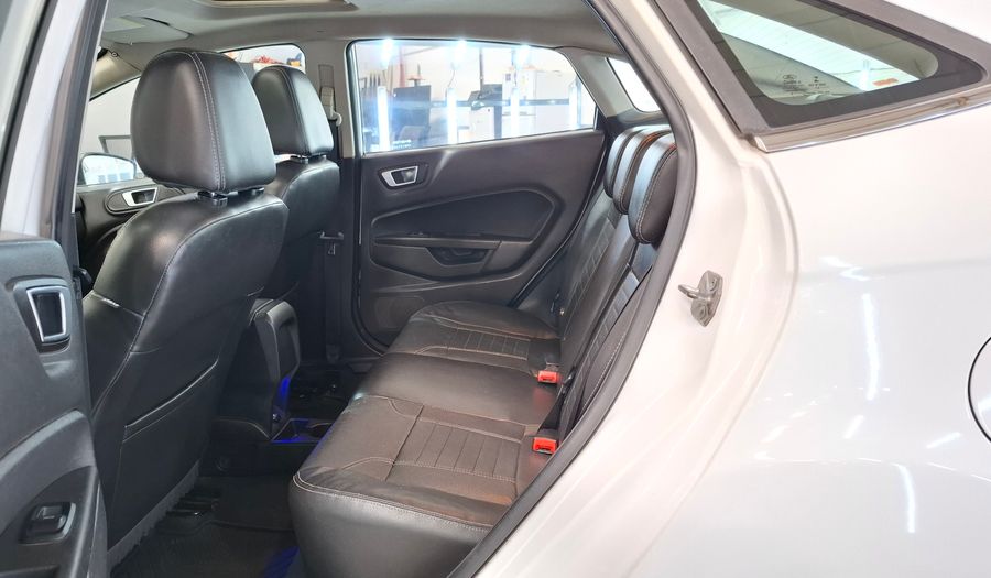 Ford Fiesta Kinetic Design 1.6 16V TITANIUM Hatchback 2014