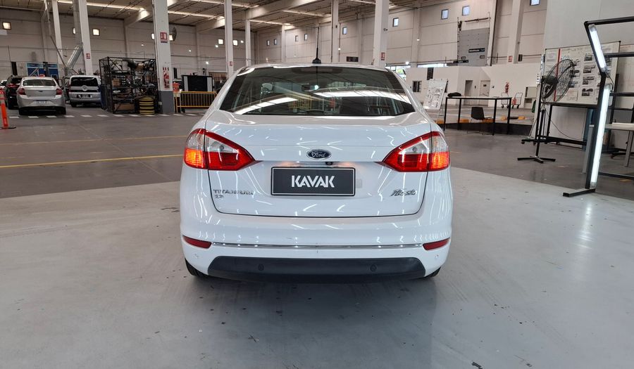 Ford Fiesta Kinetic Design 1.6 16V TITANIUM Hatchback 2014