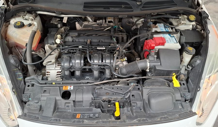 Ford Fiesta Kinetic Design 1.6 16V TITANIUM Hatchback 2014