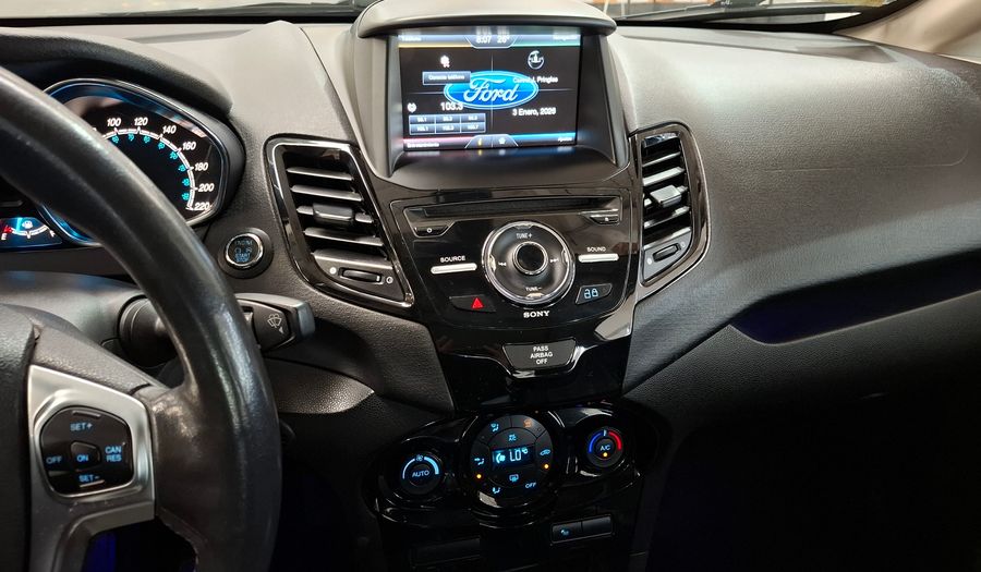 Ford Fiesta Kinetic Design 1.6 16V TITANIUM Hatchback 2014