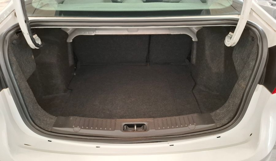 Ford Fiesta Kinetic Design 1.6 16V TITANIUM Hatchback 2014