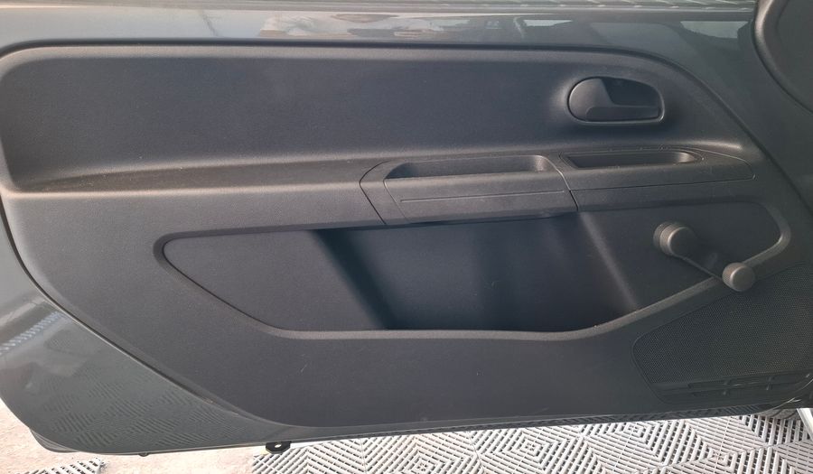 Volkswagen Up 1.0 TAKE UP Hatchback 2015