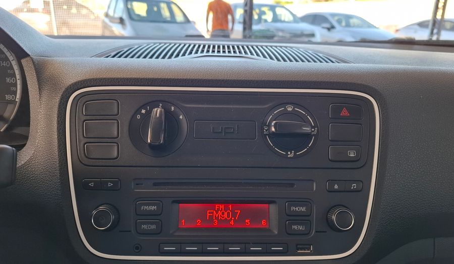 Volkswagen Up 1.0 TAKE UP Hatchback 2015