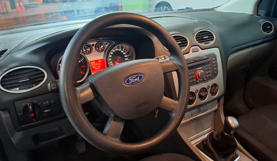 Ford Focus Ii 1.6 TREND Hatchback 2012