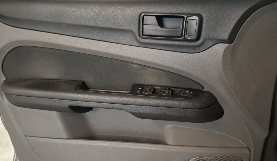 Ford Focus Ii 1.6 TREND Hatchback 2012