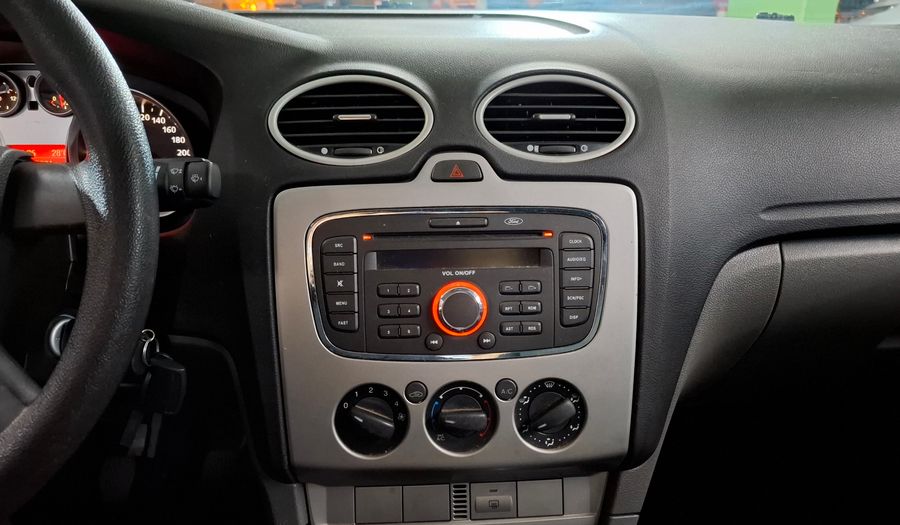 Ford Focus Ii 1.6 TREND Hatchback 2012