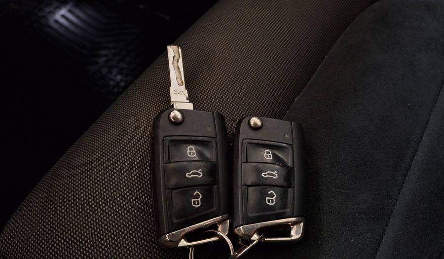 Volkswagen Golf 1.4 TSI DSG DESIGN Hatchback 2016