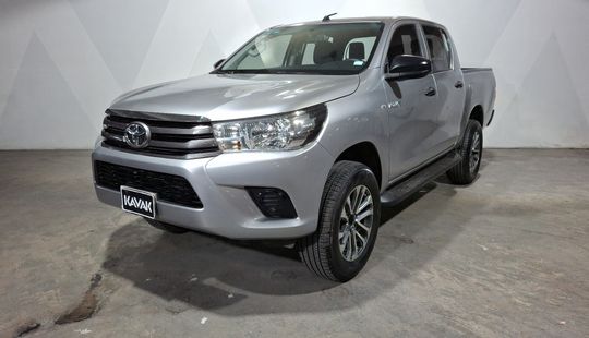 Toyota • Hilux