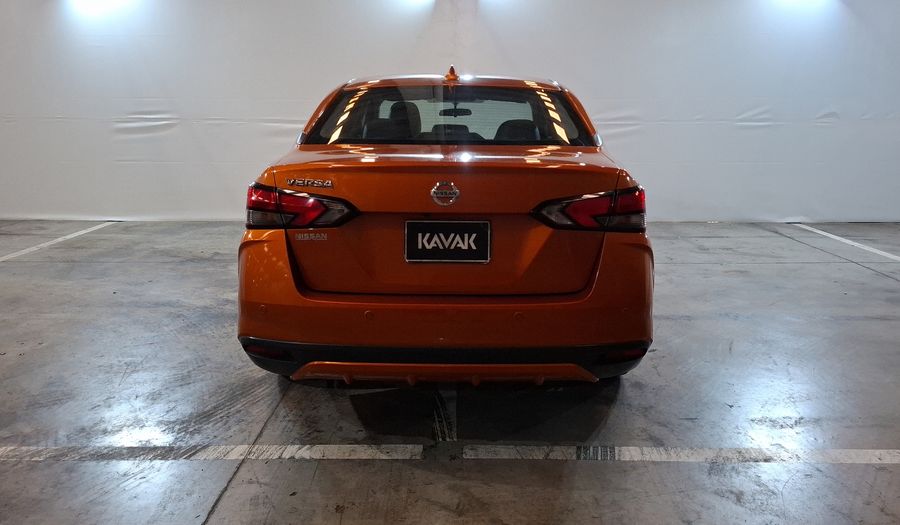 Nissan Versa 1.6 PLATINUM CVT Sedan 2022