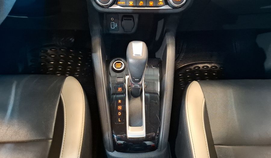 Nissan Versa 1.6 PLATINUM CVT Sedan 2022