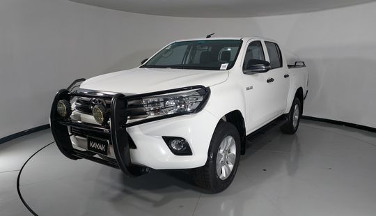 Toyota • Hilux