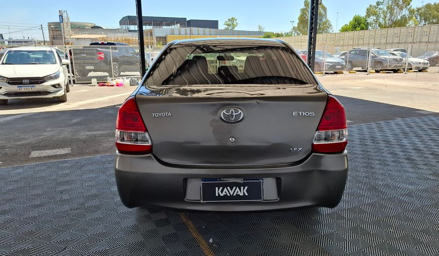 Toyota Etios 1.5 X Sedan 2017