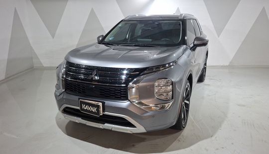 Mitsubishi • Outlander