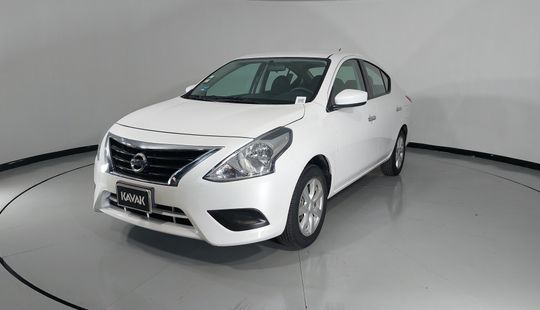 Nissan • Versa
