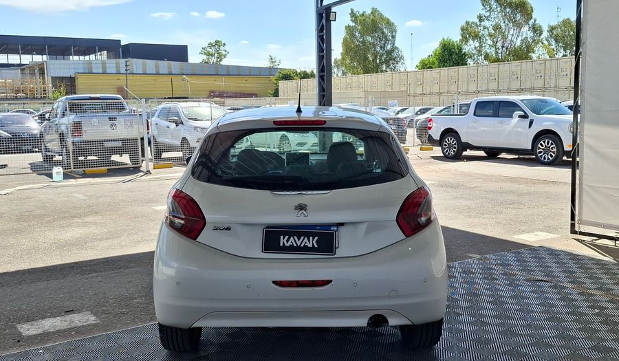 Peugeot 208 1.6 IN CONCERT Hatchback 2020