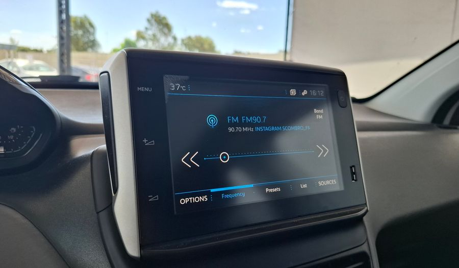 Peugeot 208 1.6 IN CONCERT Hatchback 2020