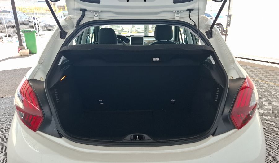 Peugeot 208 1.6 IN CONCERT Hatchback 2020