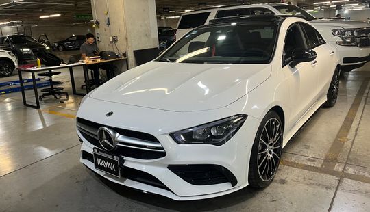 Mercedes Benz • Clase CLA