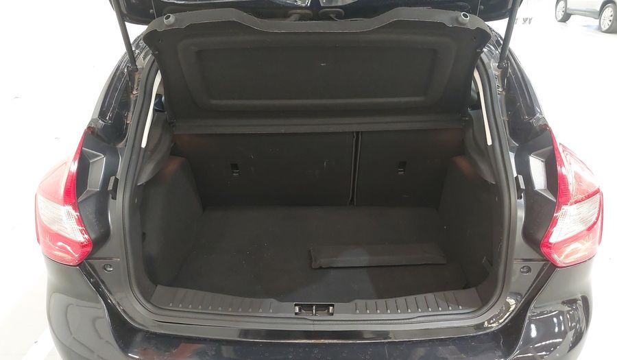 Ford Focus SE PLUS Hatchback 2015