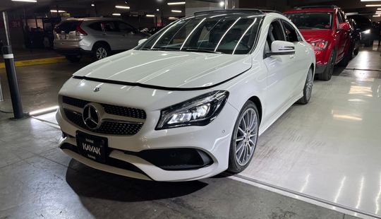 Mercedes Benz • Clase CLA