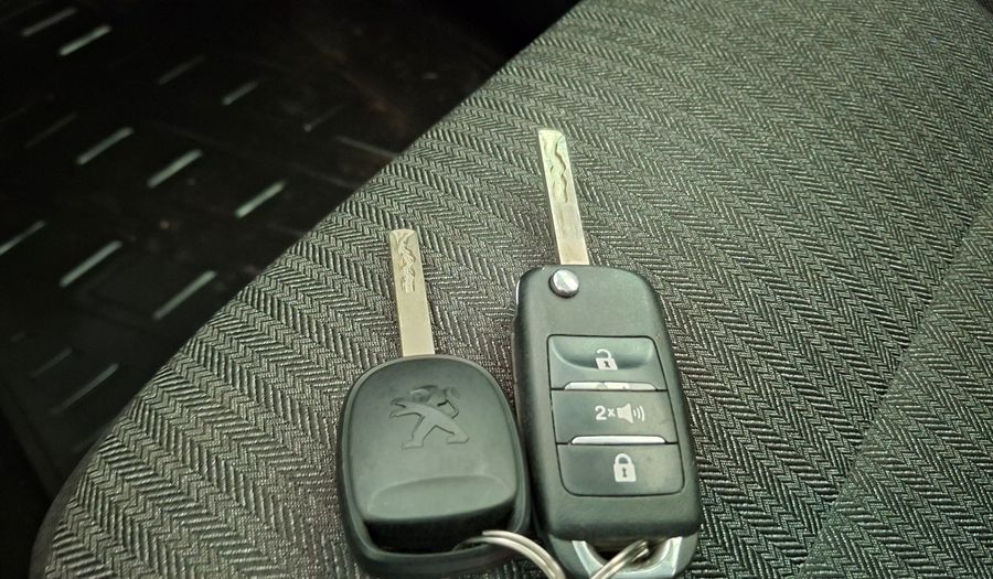 Peugeot Landtrek 2.2 BLUEHDI 180 ACTIVE Pickup 2024