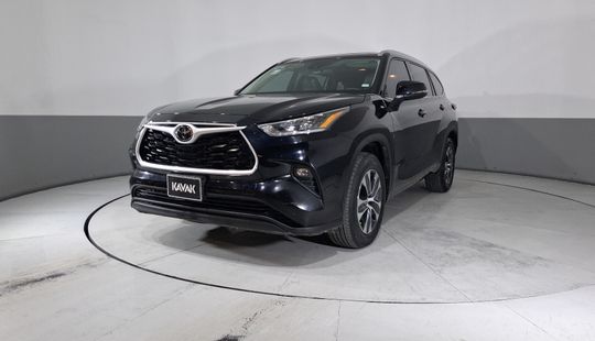 Toyota • Highlander