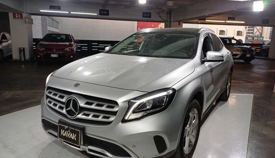 Mercedes Benz • Clase GLA