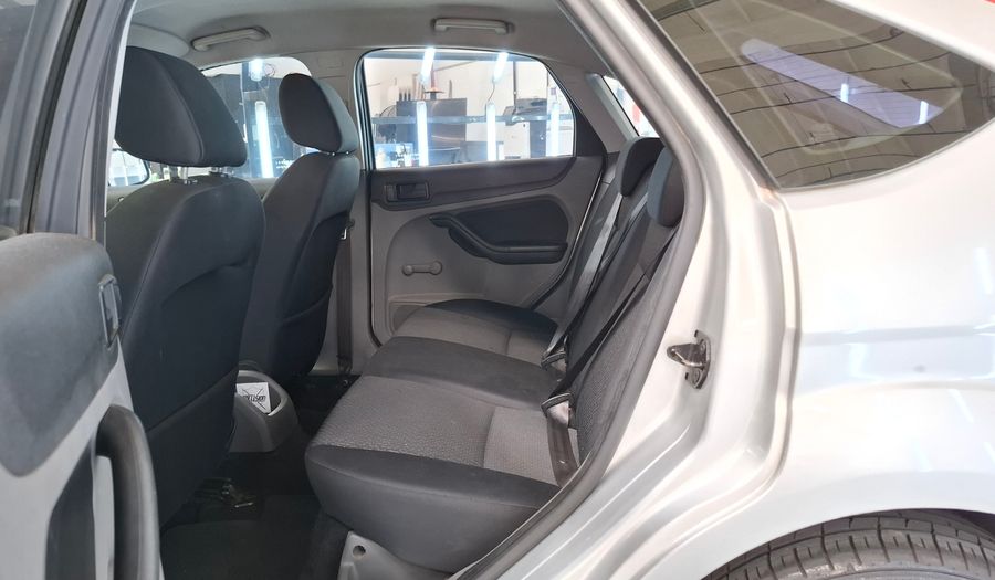 Ford Focus 1.6 STYLE Sedan 2011