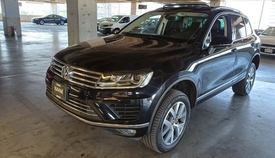 Volkswagen • Touareg