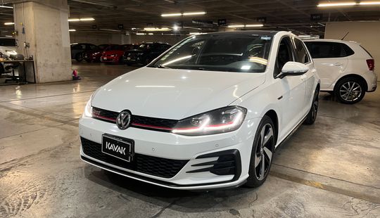 Volkswagen • Golf