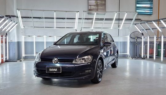 Volkswagen • Golf