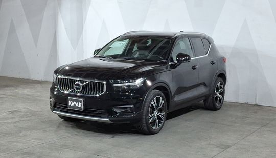 Volvo • XC40